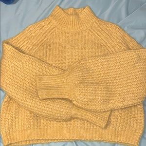 Cute Zara sweater never worn. Doesn’t have tags.